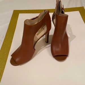 Louise Et Cie Cognac Sandals
Size 11 us